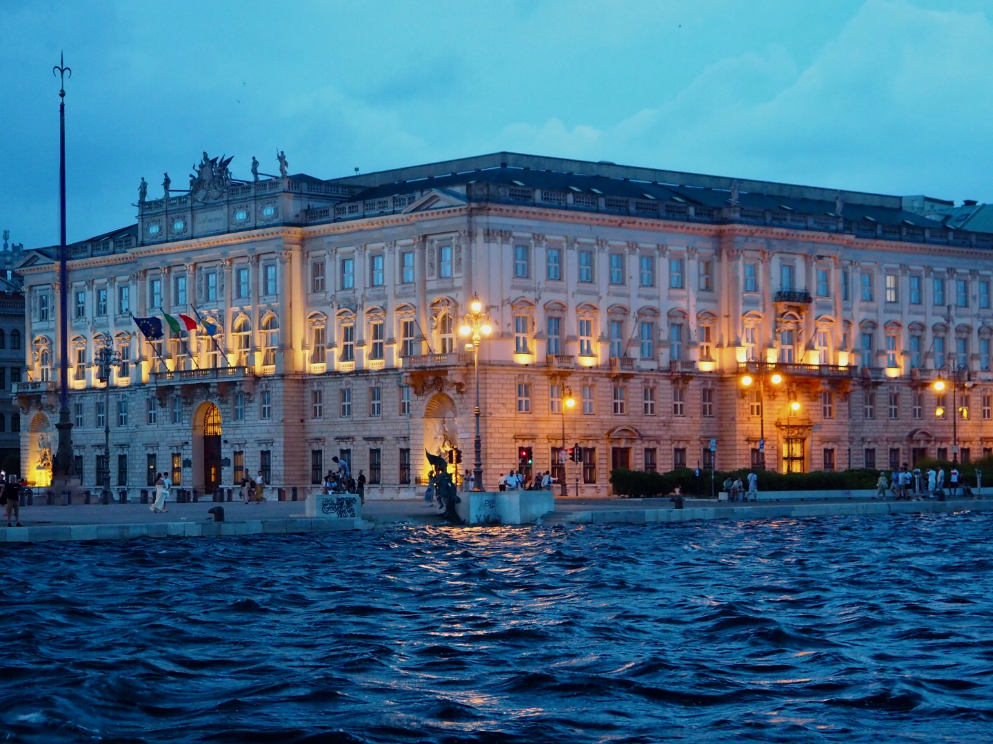 Triest mit Stadt, Hafen oder Platz